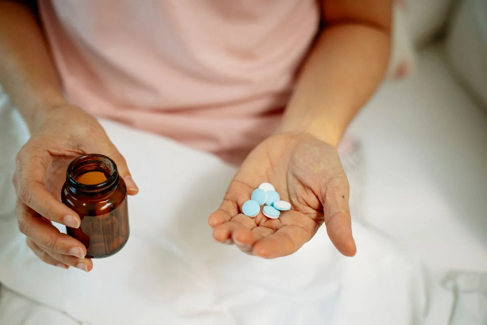 Six Things To Know about Sleeping Pills illustration