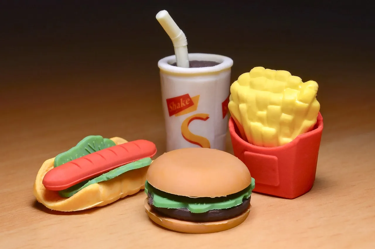 “Junk Food” quiz tile on labeling tricks and hidden sugars.